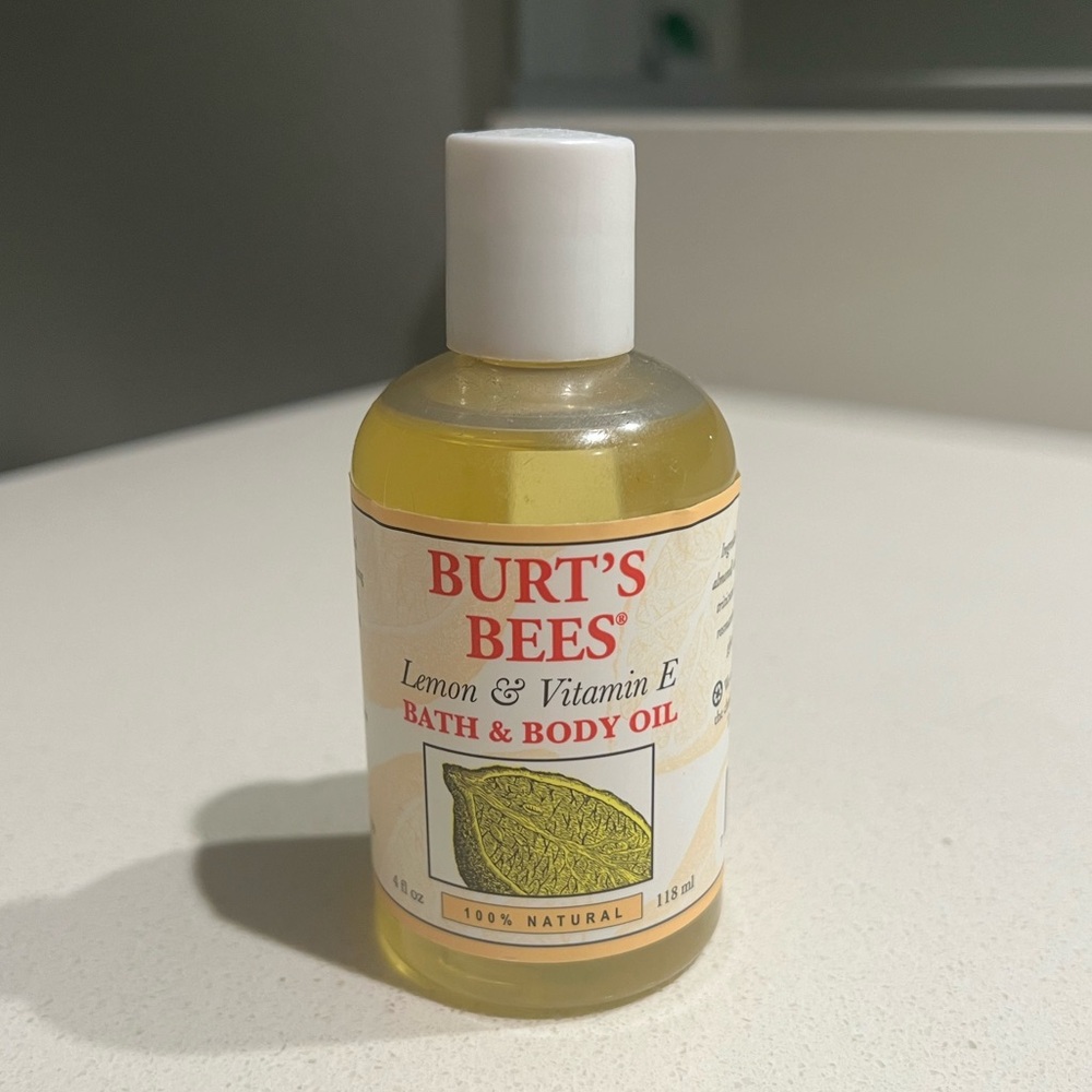 Burt’s Bees bath & body oil